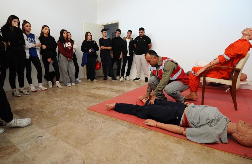 Karşıyaka’da okullarda afet bilincini artırmaya yönelik farkındalık eğitimleri başladı