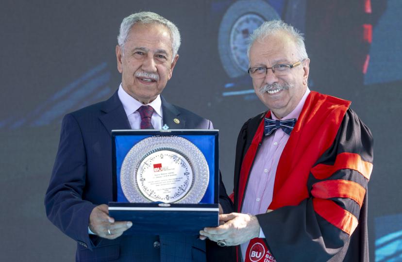 Belek Üniversitesi’nden Bülent Arınç’a fahri doktora