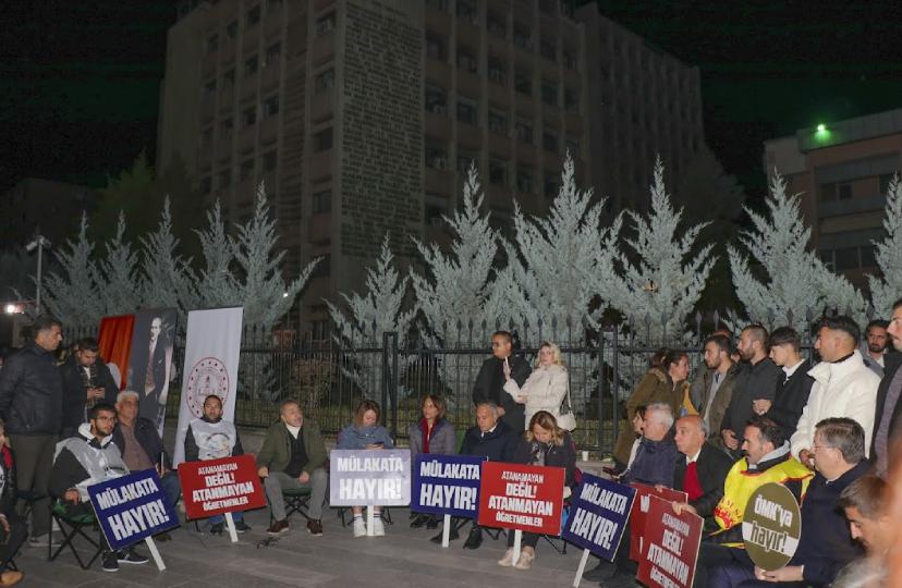 CHP’den mülakata karşı MEB önünde oturma eylemi