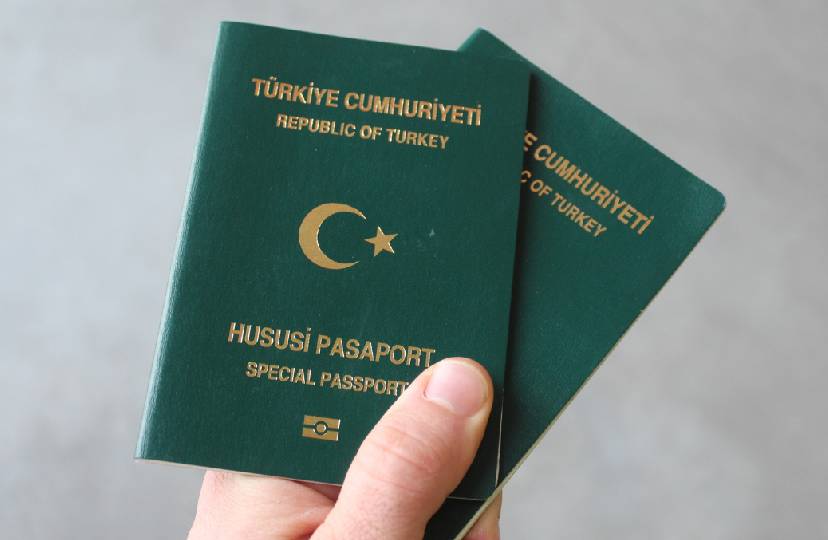 Özel okulda çalışan öğretmenlere yeşil pasaport verilecek
